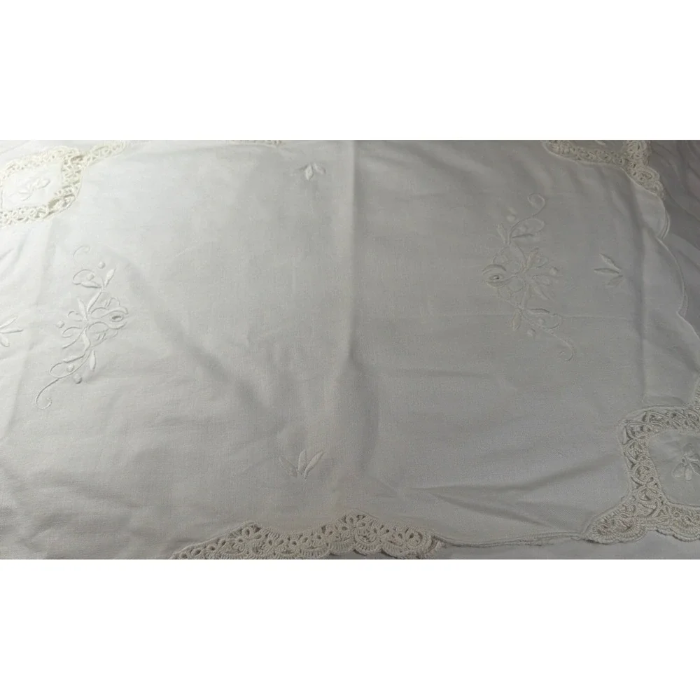 NIP VTG Cotton Embroidered White Battenberg Lace Placemats Scalloped Edges (6)
